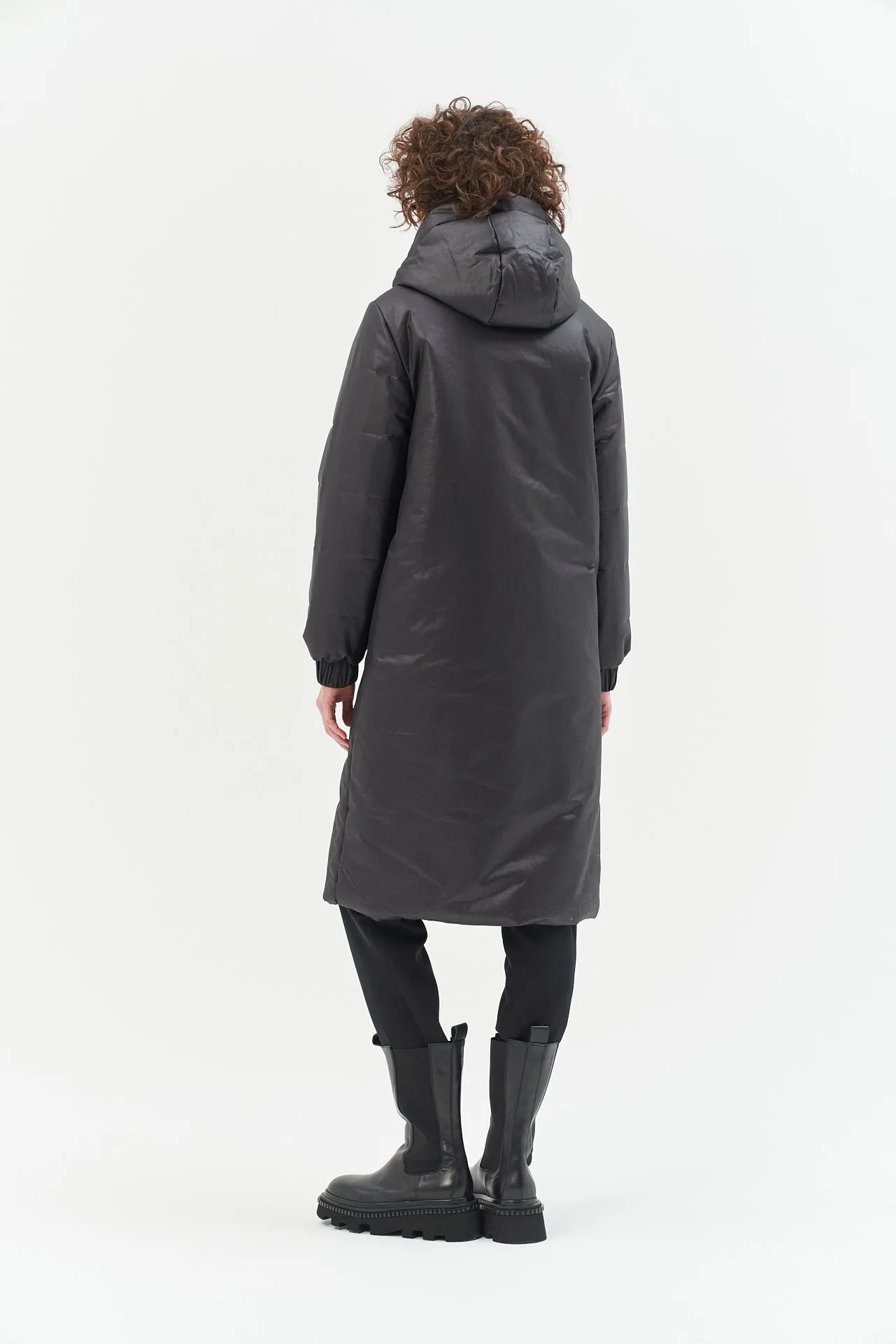 BLACK MIDI COAT PADDED WITH CAMEL WOOL AND MEIDA